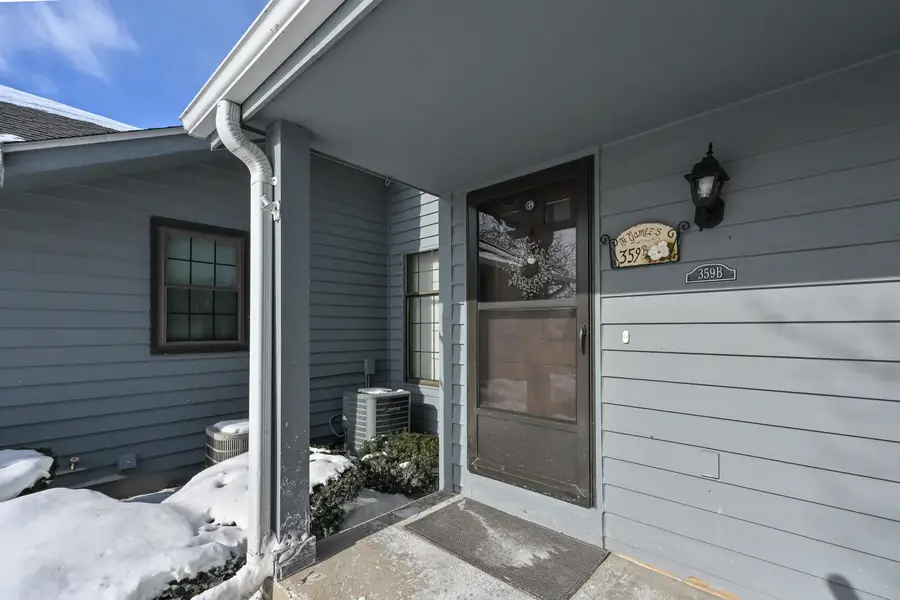 359 Lexington Ct, Pewaukee, WI 53072 - Image #2