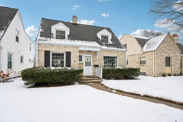120 W Henry Clay St, Whitefish Bay, WI 53217