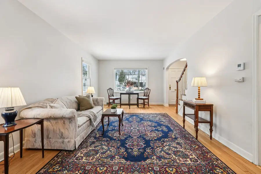 120 W Henry Clay St, Whitefish Bay, WI 53217 - #3