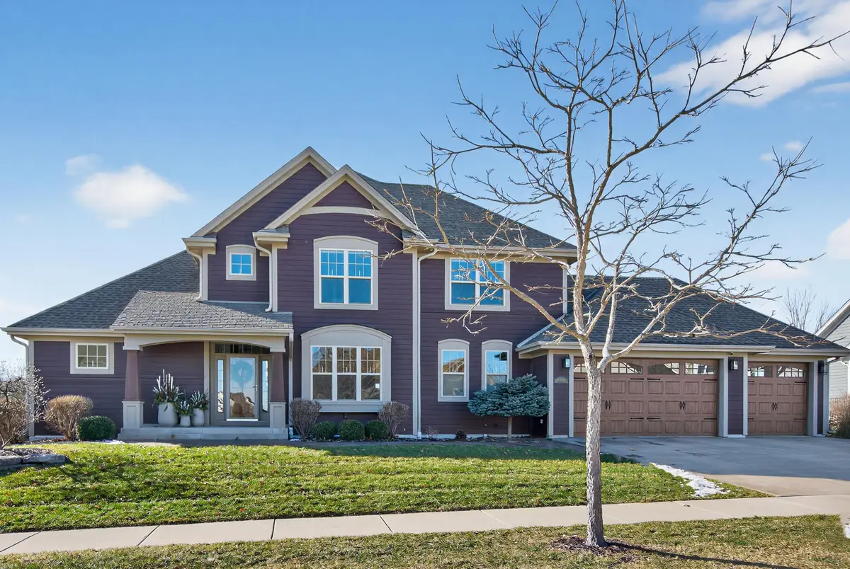 W79N417 Ridgeway Ln, Cedarburg, WI 53012 - Image #1