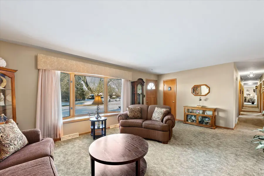 5923 Sunny Ln, Cedarburg Town, WI 53024 - Image #3