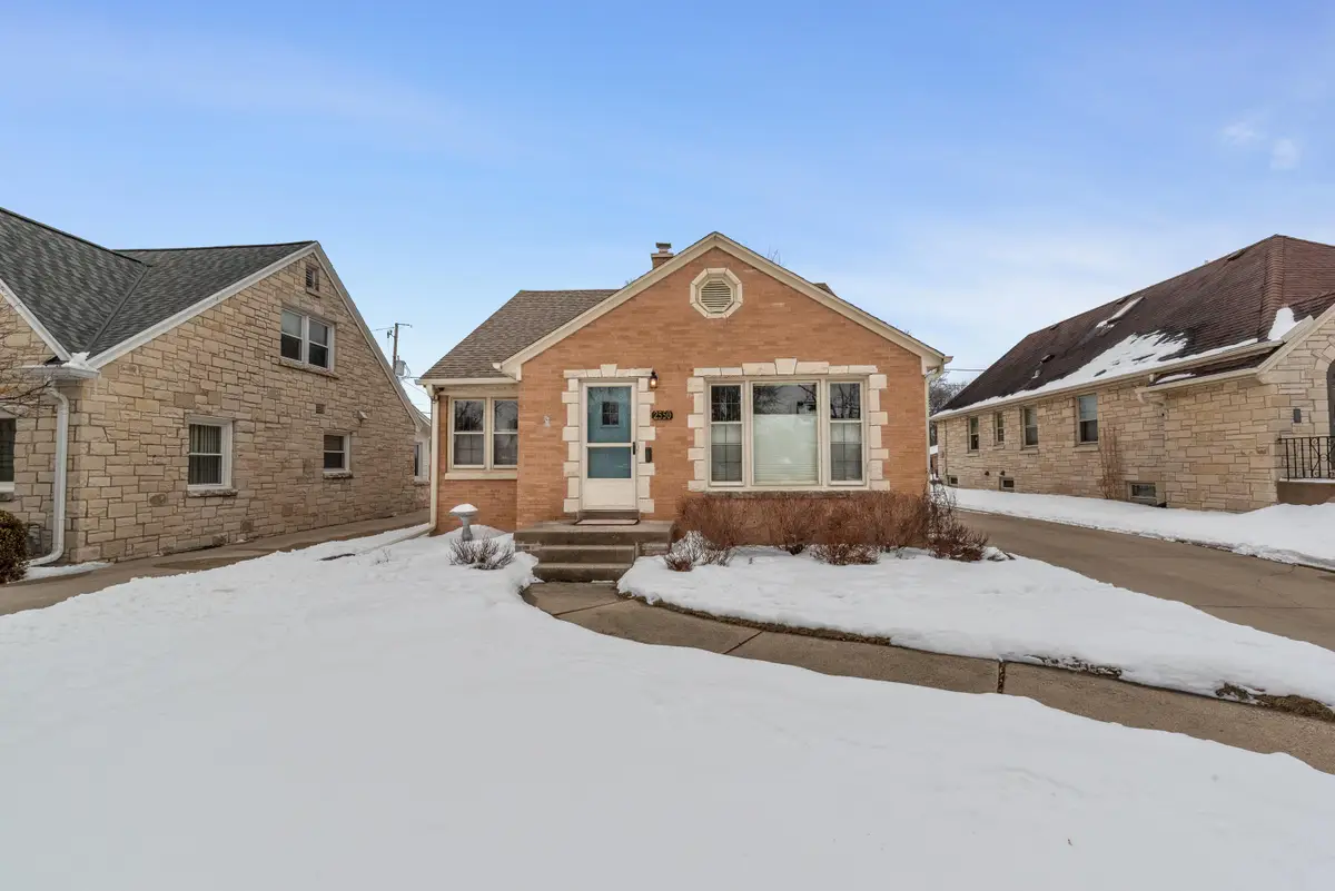 2550 N 96th St, Wauwatosa, WI 53226 - #1
