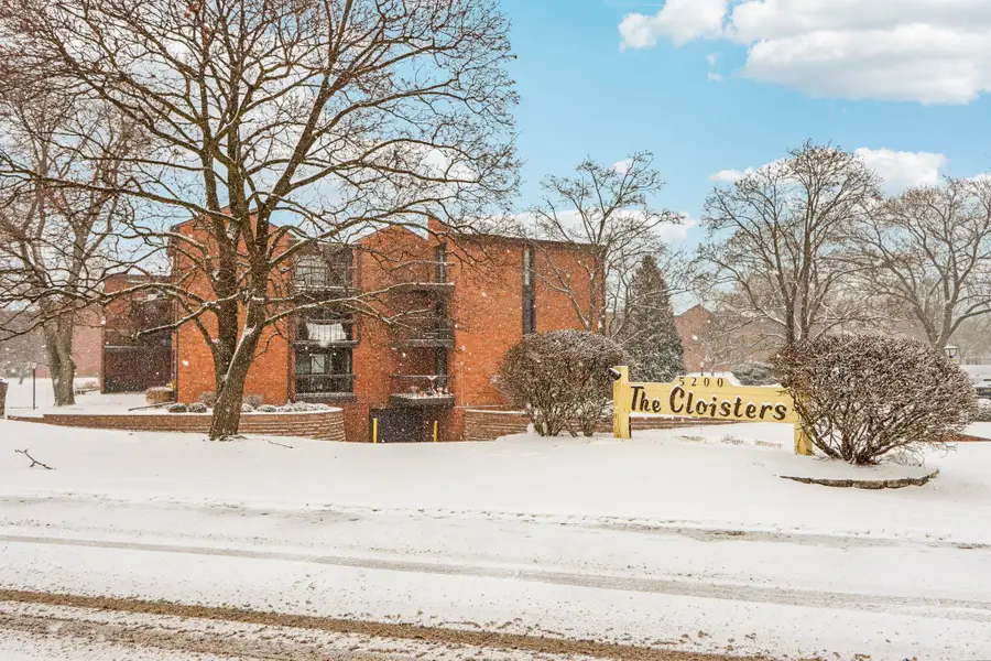 5200 S Tuckaway Blvd, Greenfield, WI 53221 - Image #2