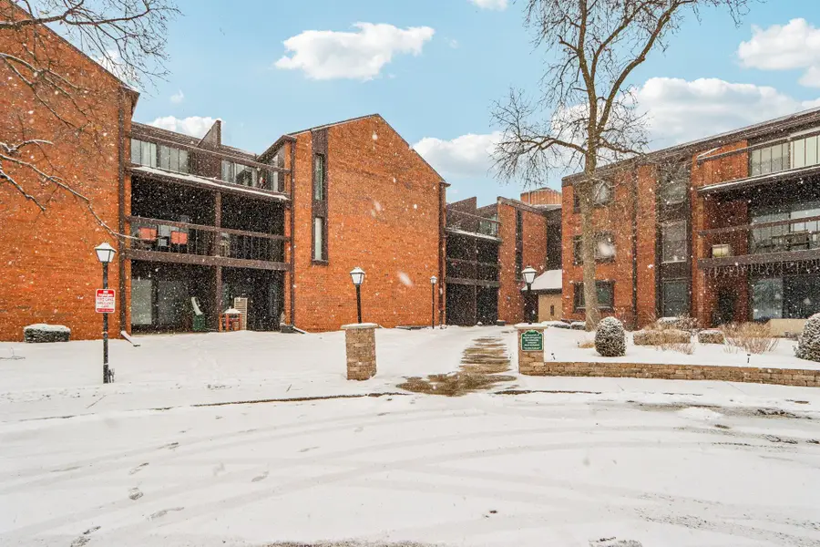 5200 S Tuckaway Blvd, Greenfield, WI 53221 - Image #3