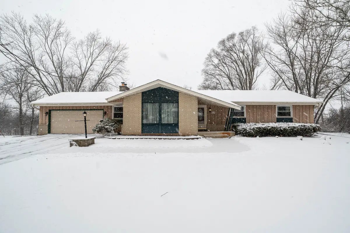 W136N8741 Esquire Rd, Menomonee Falls, WI 53051 - Image #1
