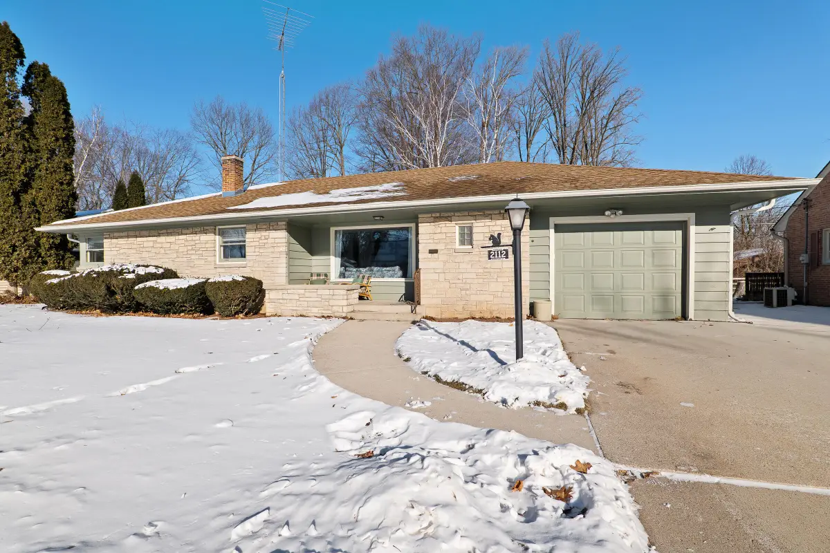 2112 Markham St, Manitowoc, WI 54220 - Image #1