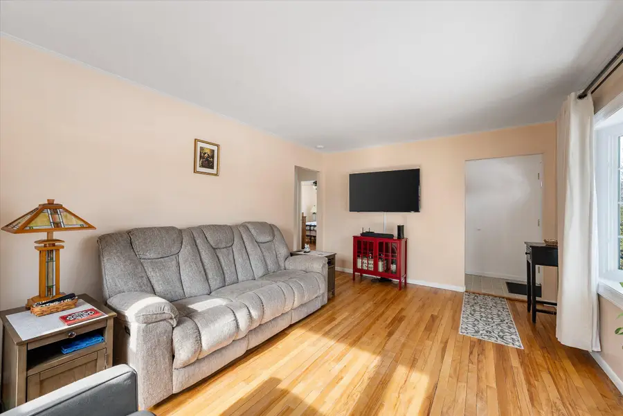 213 Summit Dr, Port Washington, WI 53074 - Image #3