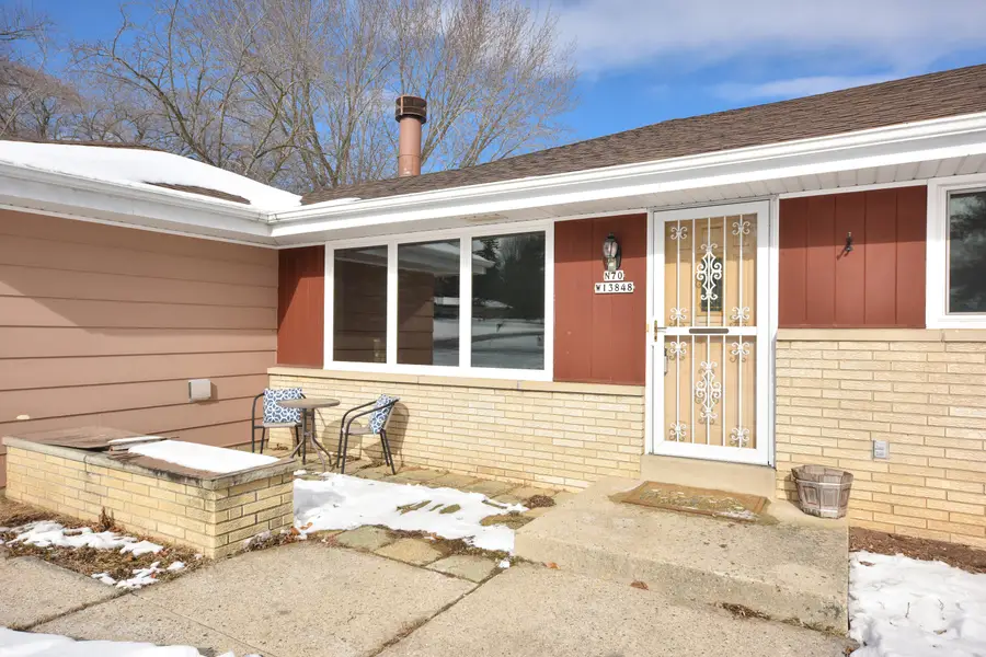 N70W13848 Brentwood Dr, Menomonee Falls, WI 53051 - #2