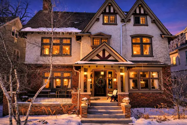 2963 N Summit Ave, Milwaukee, WI 53211