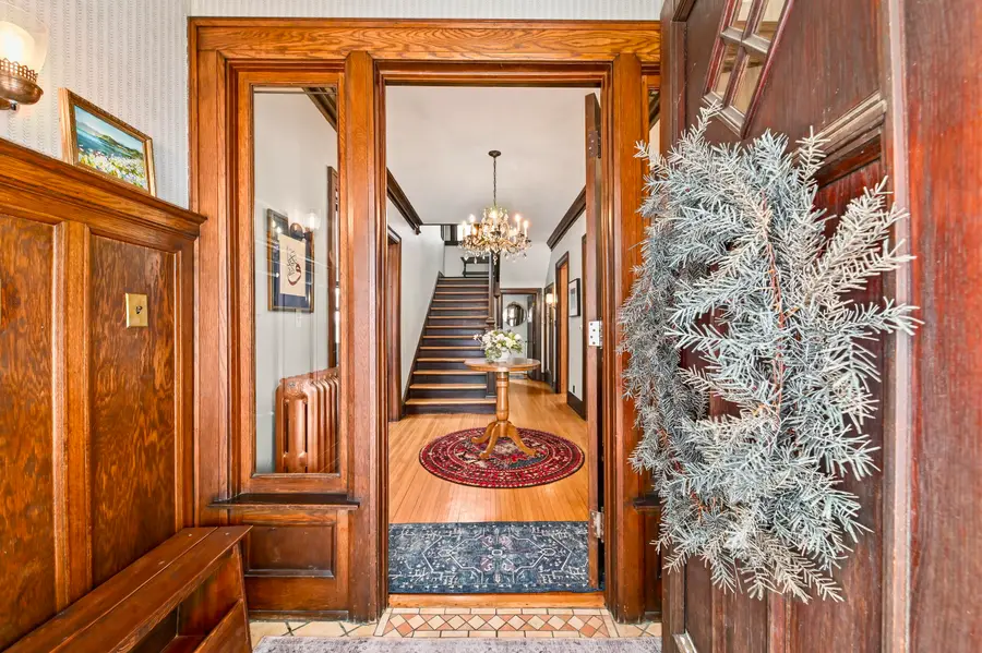 2963 N Summit Ave, Milwaukee, WI 53211 - #2