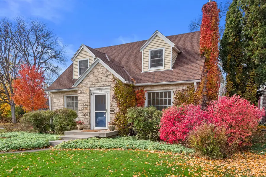 208 Maple Ter, Oconomowoc, WI 53066 - #3