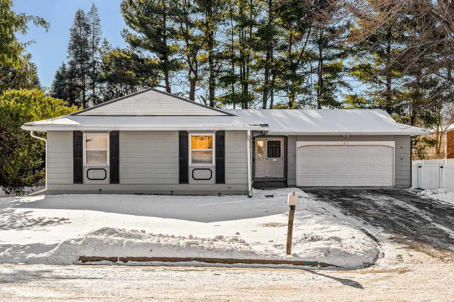 1211 W Circle Dr, Sparta, WI 54656 - #3