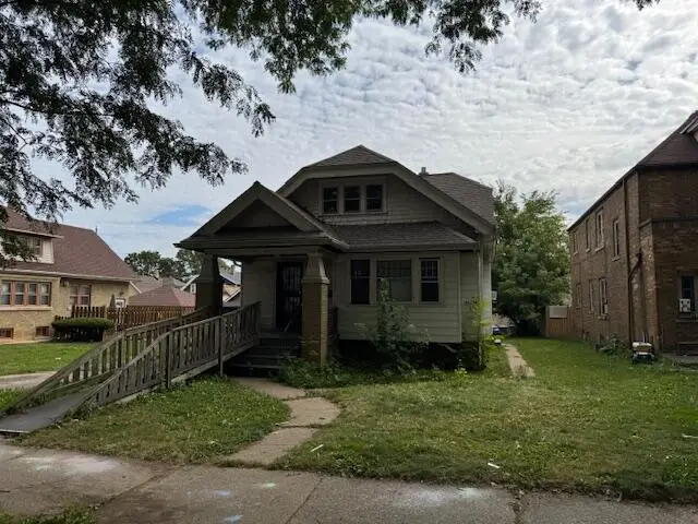 2726 N 56th St, Milwaukee, WI 53210 - Image #2