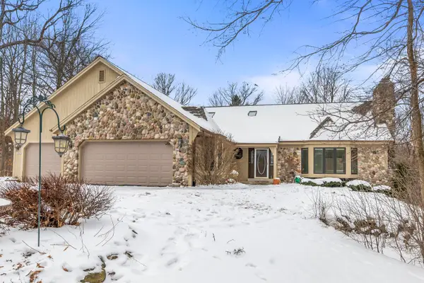 14591 W Fieldpointe Ct, New Berlin, WI 53151