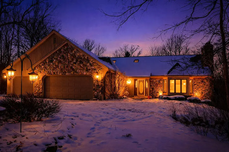 14591 W Fieldpointe Ct, New Berlin, WI 53151 - #2