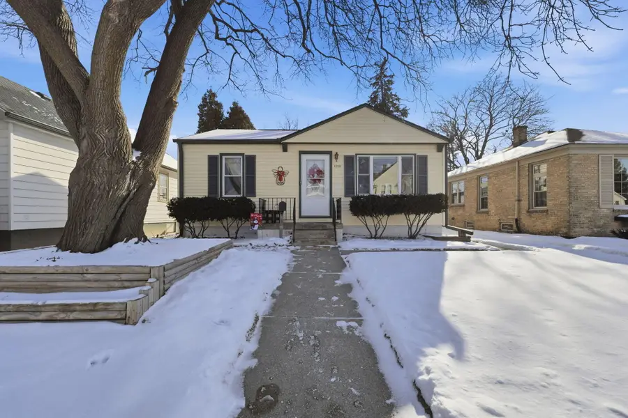 1239 Walton Ave, Racine, WI 53402 - Image #2
