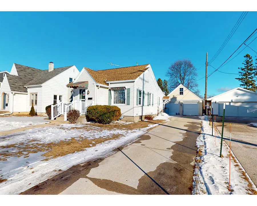 1119 N 18th St, Manitowoc, WI 54220 - Image #2