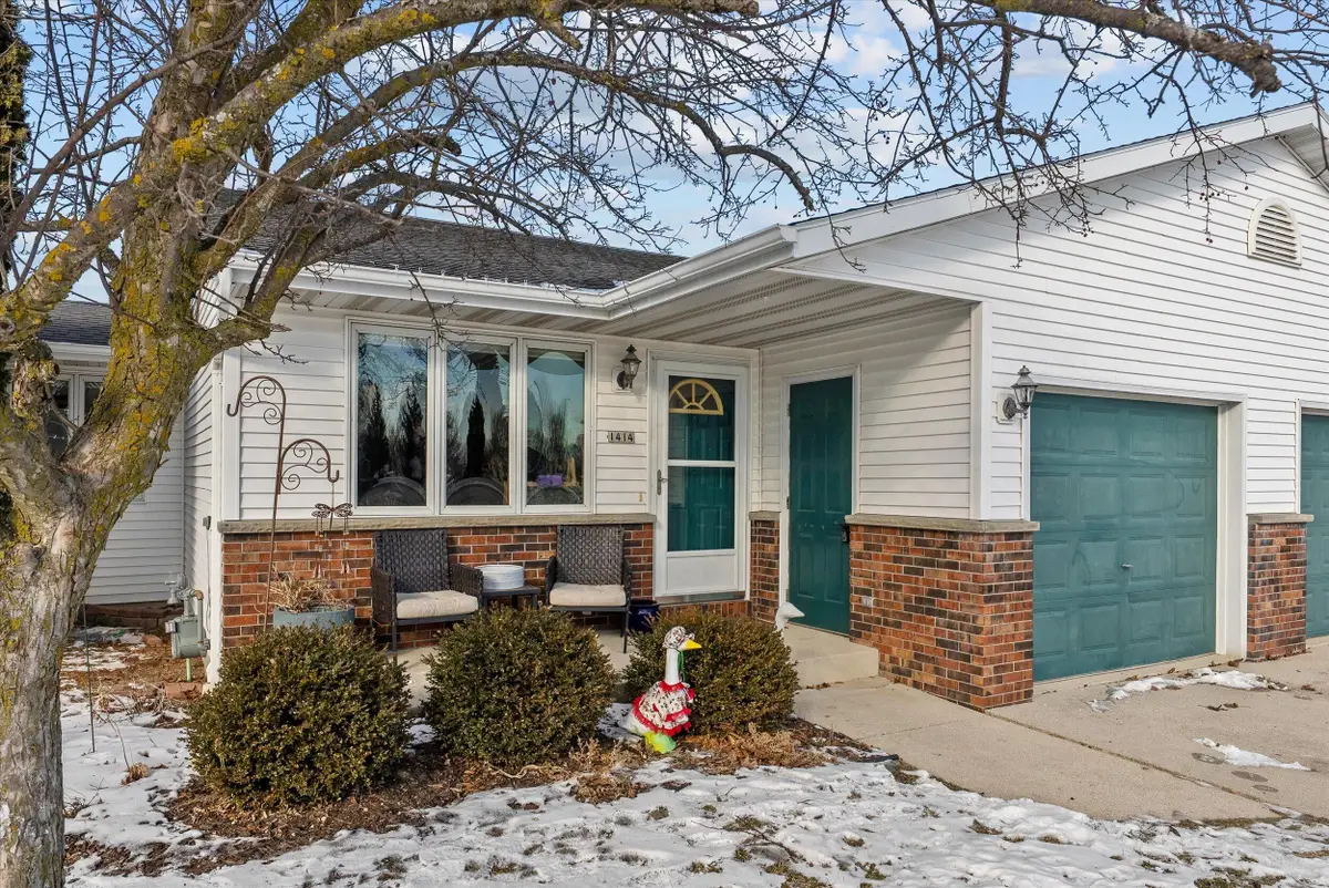 1414 Dutch Ct, Oostburg, WI 53070 - #1