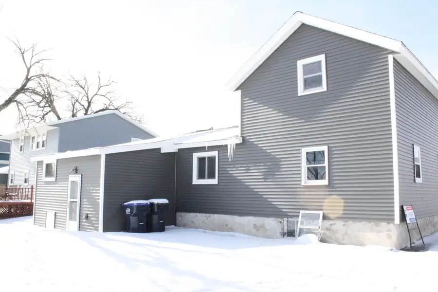 370 N Main St, Juneau, WI 53039 - #2
