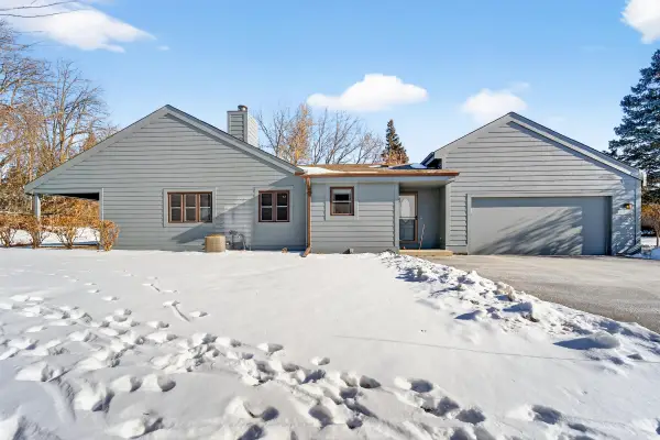 W133N8139 Danell Dr, Menomonee Falls, WI 53051