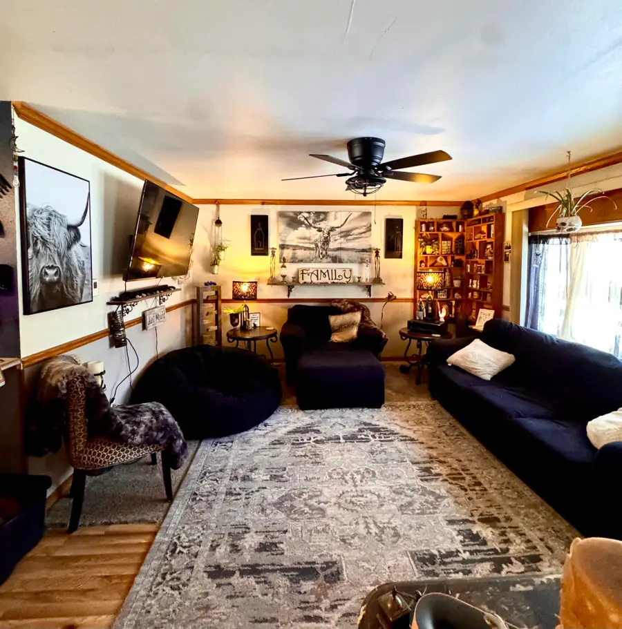 906 Villa Park Dr, West Bend, WI 53090 - Image #3