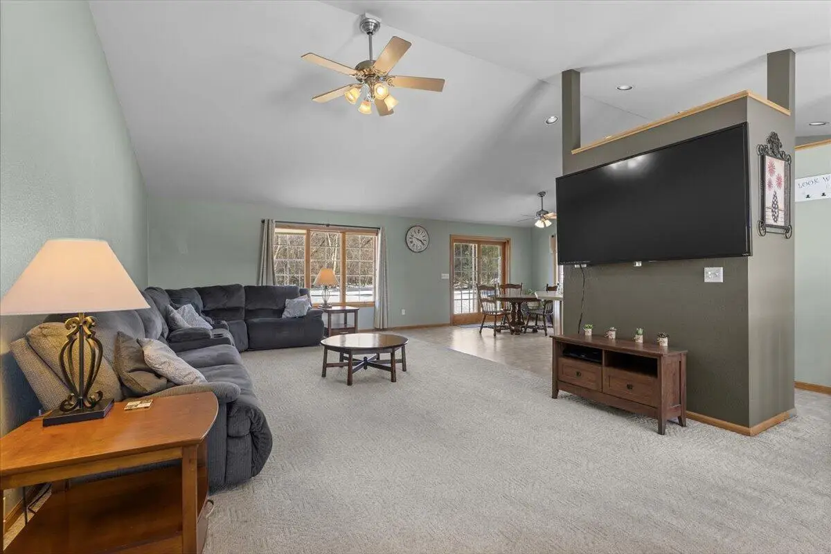 612 Bobolink Ln, Cascade, WI 53011 - #1