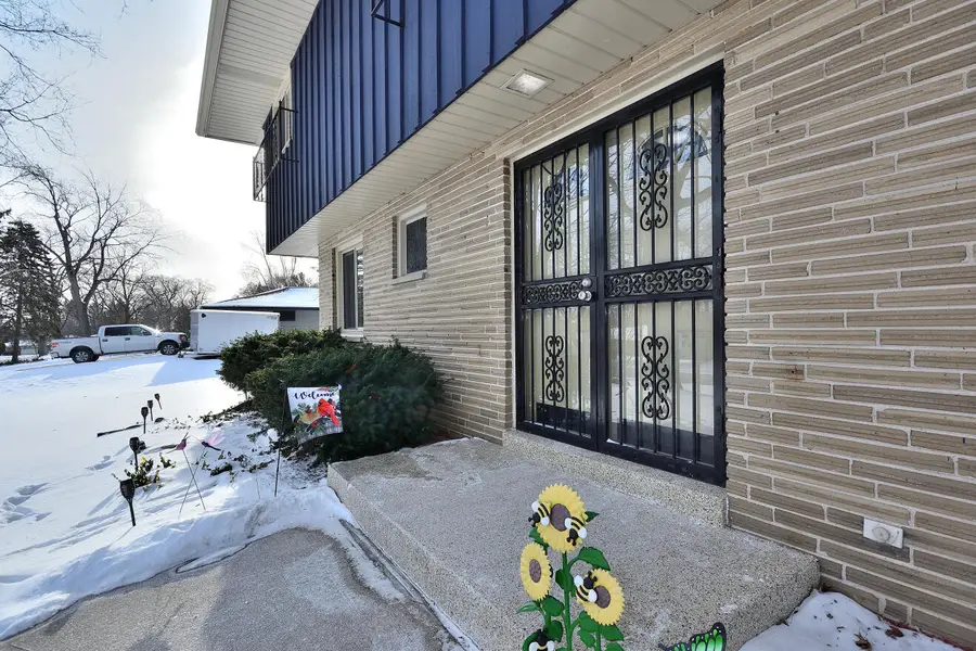 5005 S Menard Dr, New Berlin, WI 53151 - #3