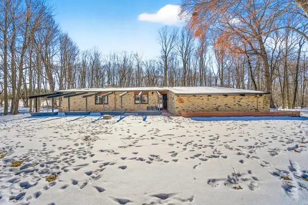 1545 Woodland Dr, Grafton, WI 53024