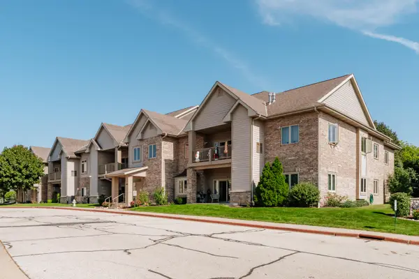 1405 Gabriel Dr, Waukesha, WI 53188