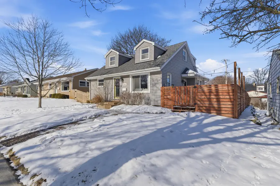 6334 W Fremont Pl, Milwaukee, WI 53219 - #2