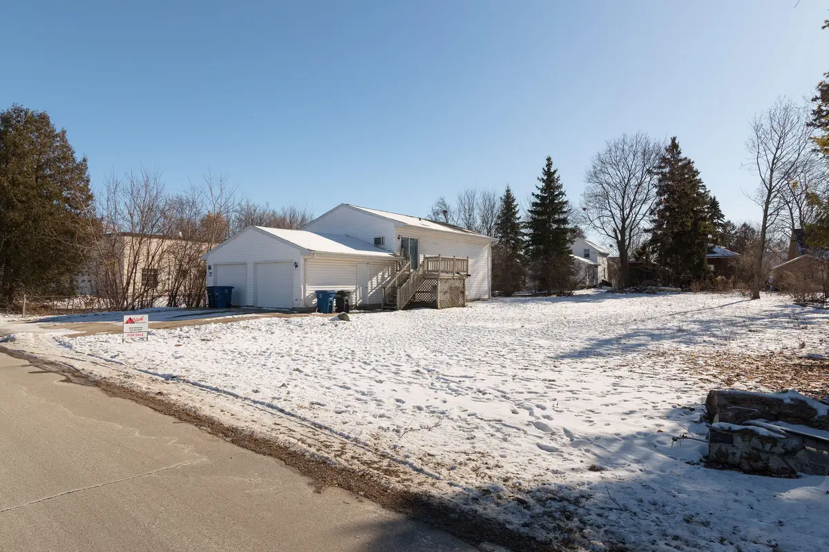 677 W 3rd Ave, Oshkosh, WI 54902 - Image #1