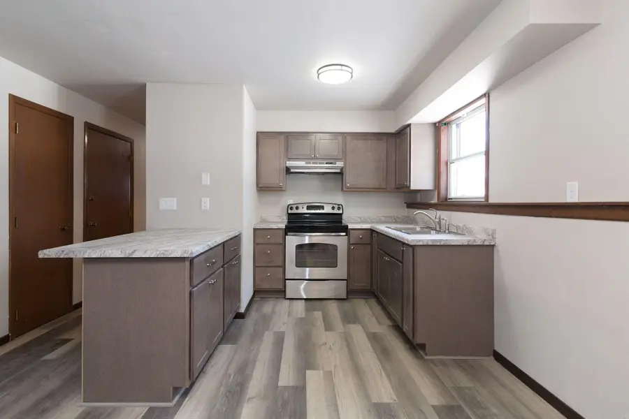 677 W 3rd Ave, Oshkosh, WI 54902 - Image #2