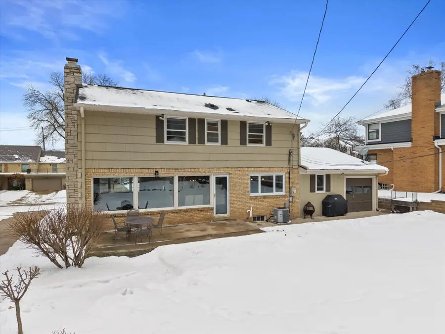 6200 N Berkeley Blvd, Whitefish Bay, WI 53217 - #2