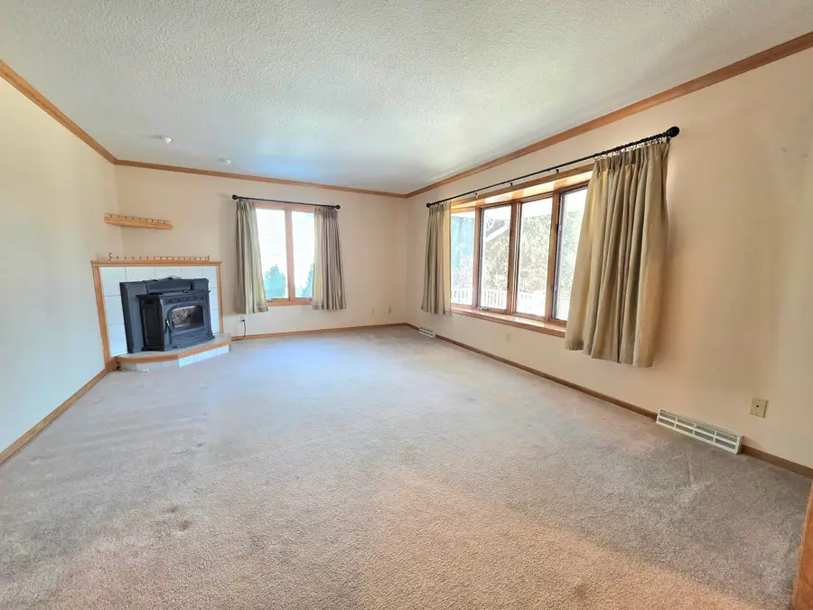 129 Chippewa Dr, Sheboygan Falls, WI 53085 - Image #2