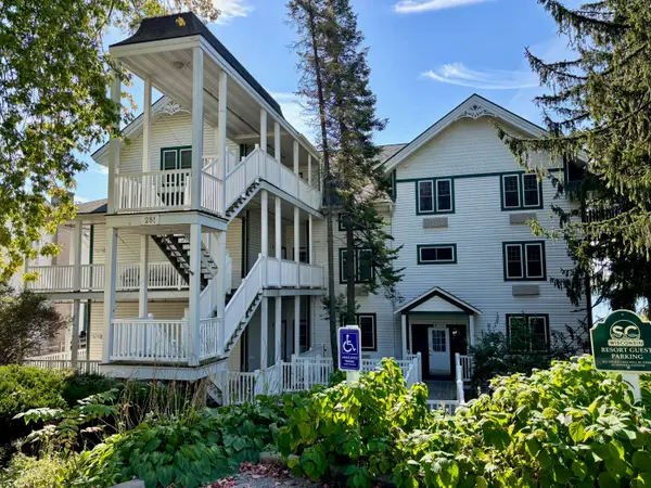 281 Victorian Village Dr, Elkhart Lake, WI 53020