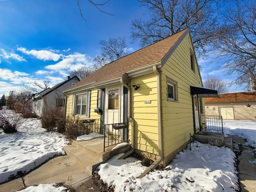 8602 W Beloit Rd, Milwaukee, WI 53227 - #2