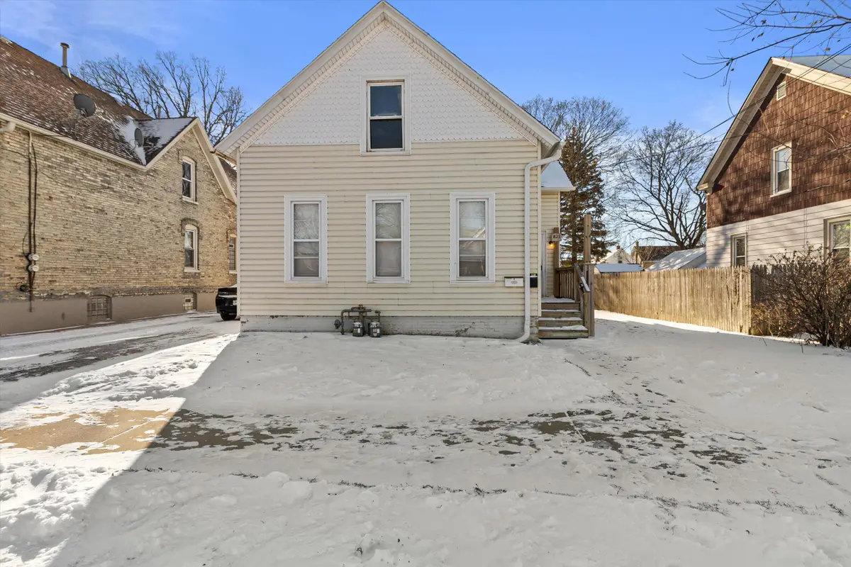 823 Yout St, Racine, WI 53402 - #1