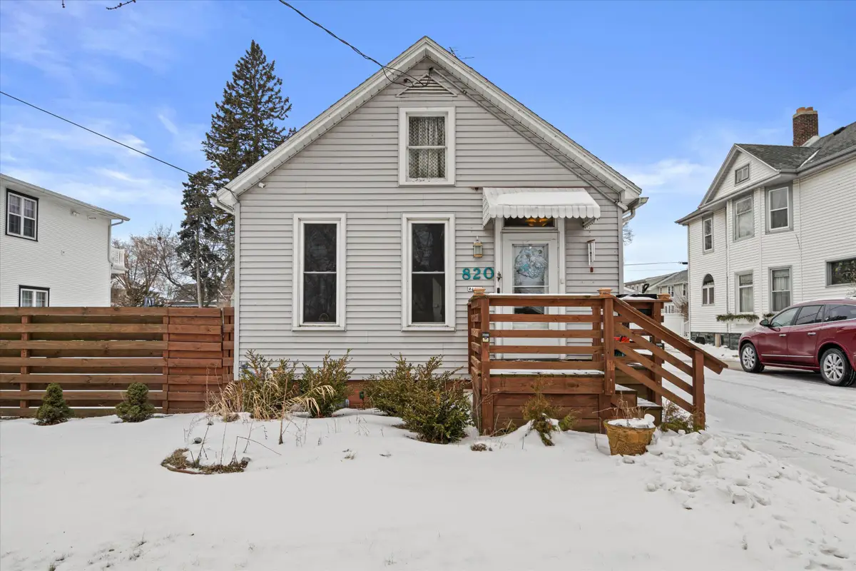 820 N 8th St, Manitowoc, WI 54220 - Image #1