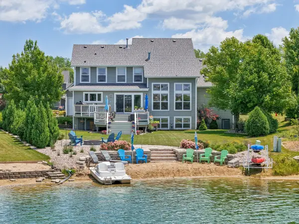 10473 S George Dr, Oak Creek, WI 53154