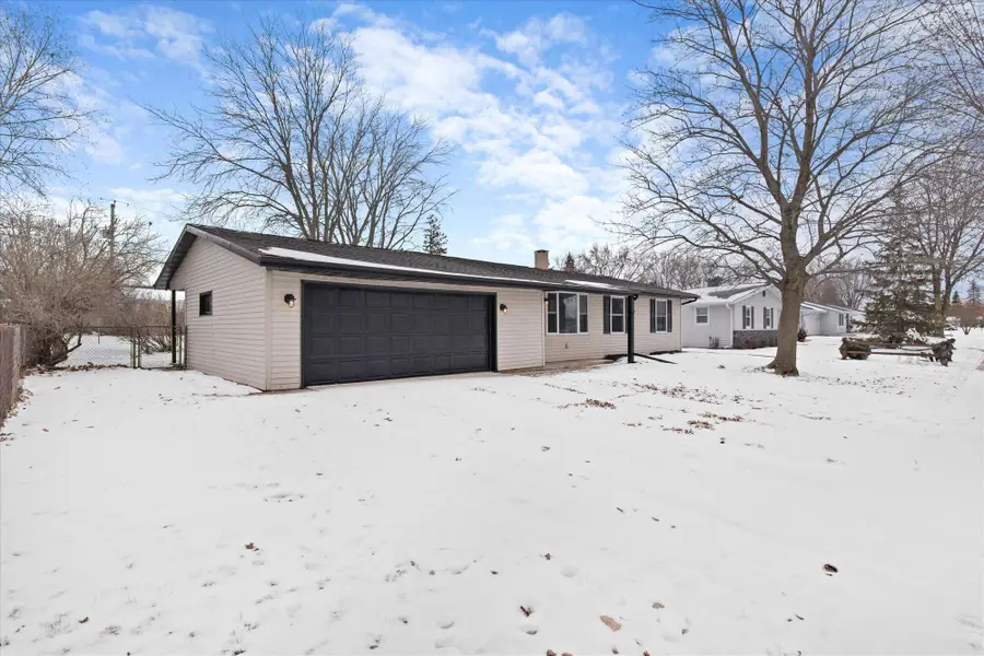 2031 Terry Ln, De Pere, WI 54115 - Image #3
