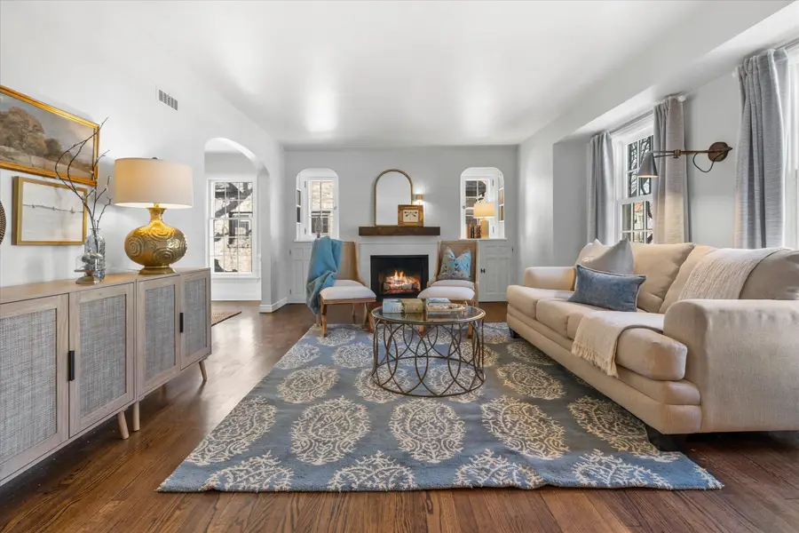 4517 N Ardmore Ave, Shorewood, WI 53211 - #3