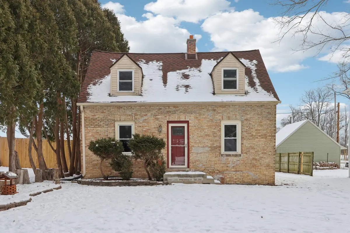 6212 N 106th St, Milwaukee, WI 53225 - #1