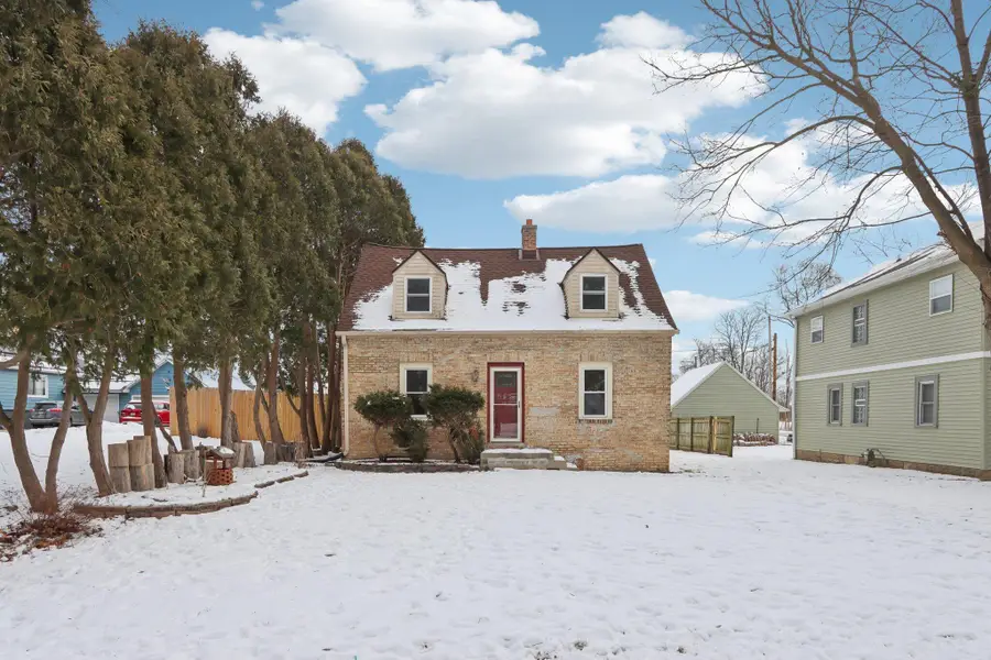 6212 N 106th St, Milwaukee, WI 53225 - #2