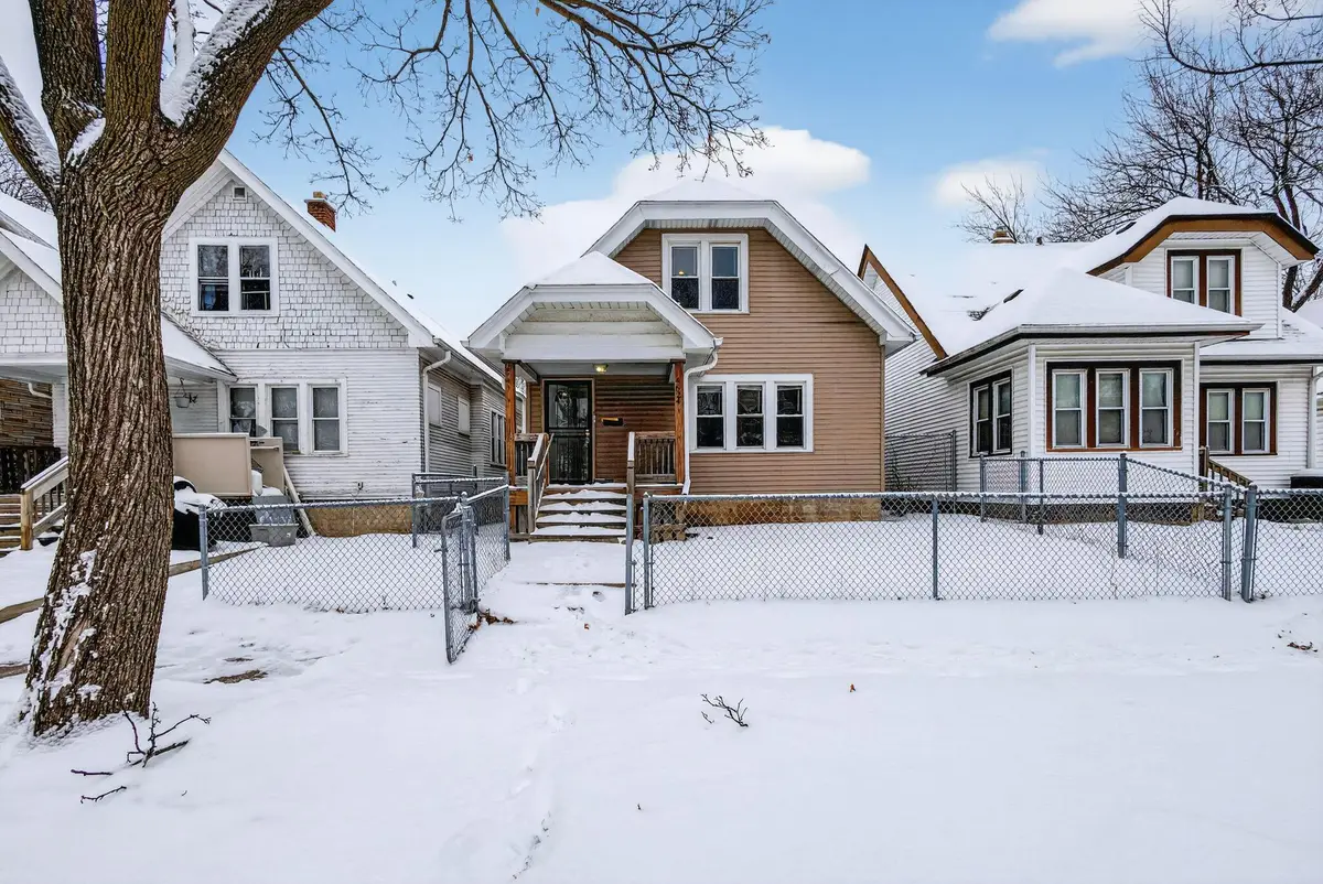 4624 N 29th St, Milwaukee, WI 53209 - #1