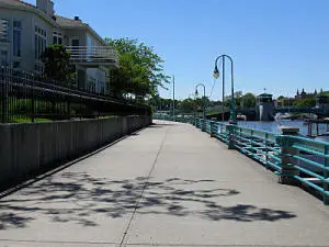 19 Gaslight Pointe Marina, Racine, WI 53403 - Image #2