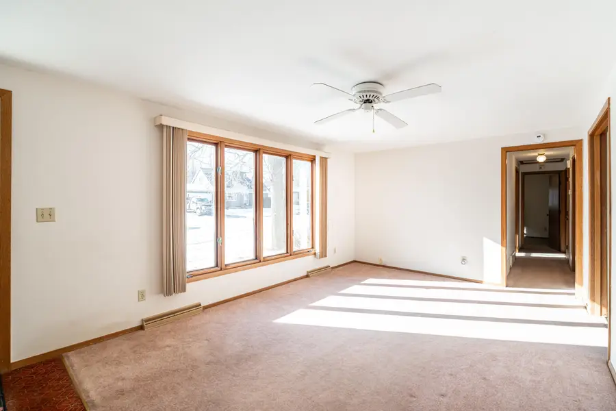 2938 Stonebridge Dr, Caledonia, WI 53404 - #3