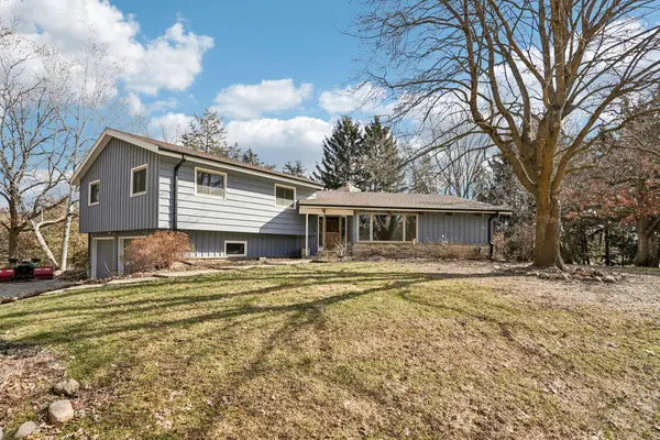 W335N5392 Wedgewood Dr, Merton, WI 53058