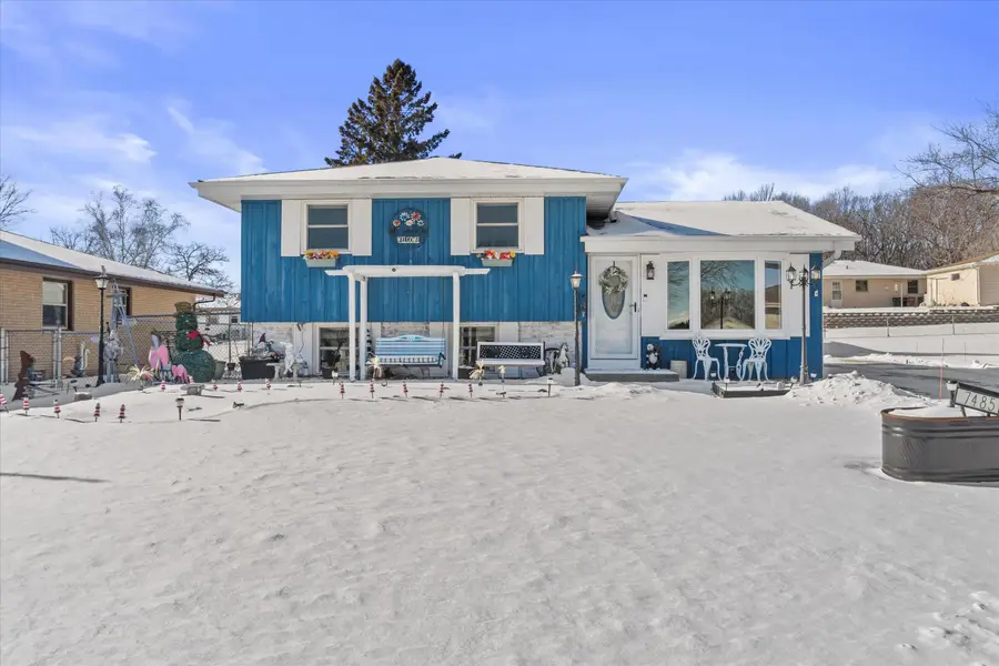 7485 S Highfield Ct, Oak Creek, WI 53154 - #2