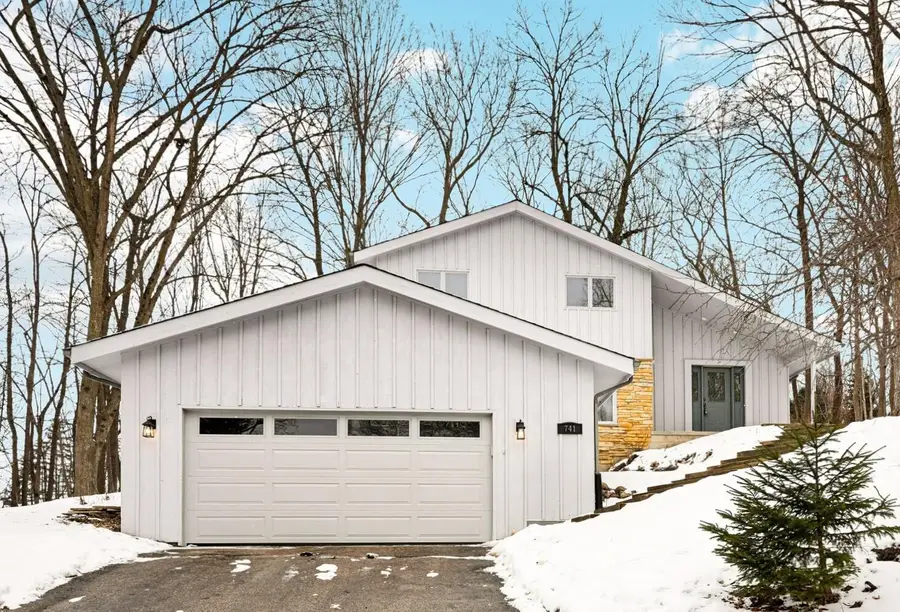 741 Summit Ct, West Bend, WI 53095 - Image #2