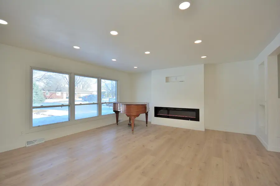 2106 Murphy Woods Rd, Beloit, WI 53511 - Image #3